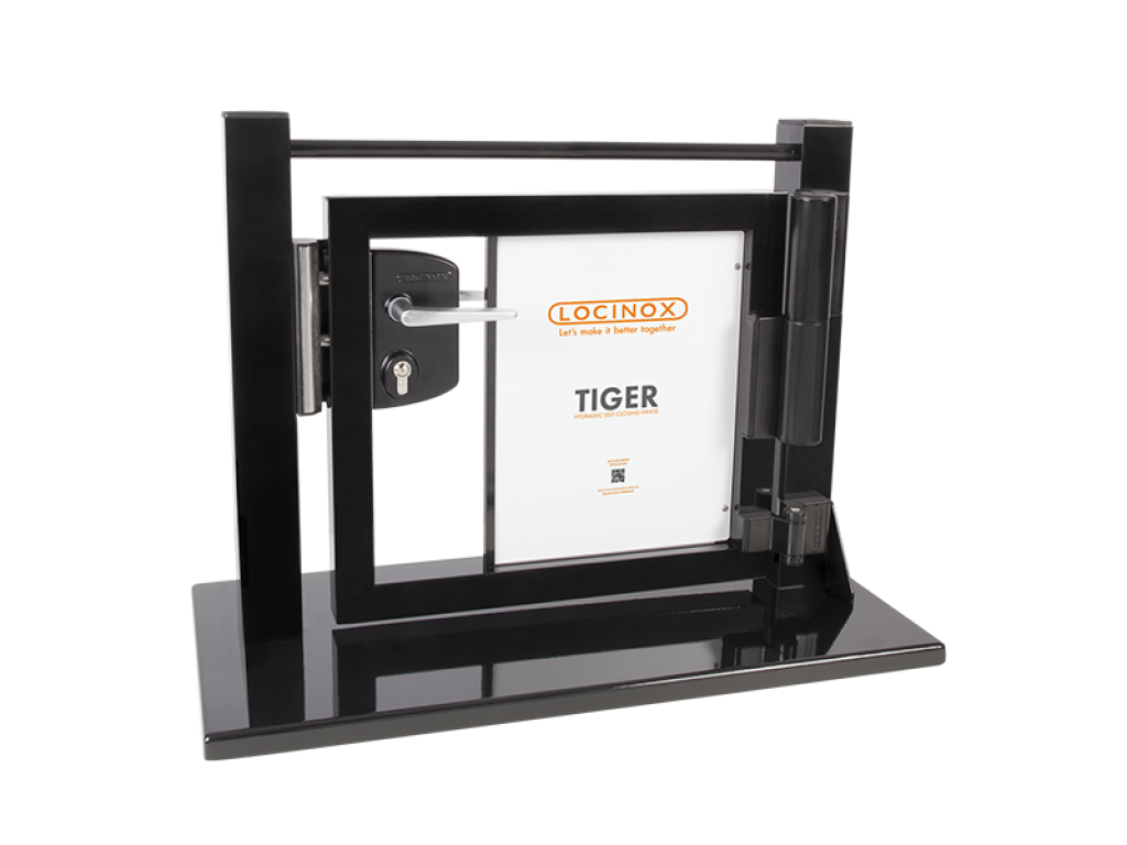 Poortdisplay met Tiger poortsluiter en industrieel slot