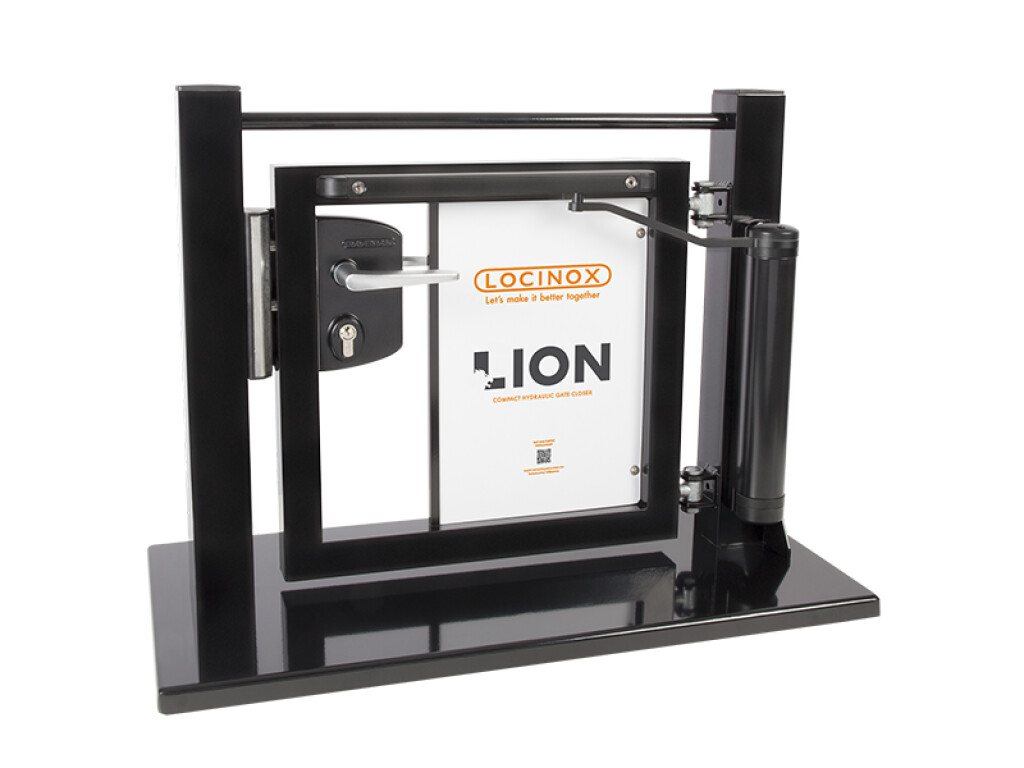 Présentoir portillon avec ferme-portail Lion, serrure industrielle et charnière 90°
