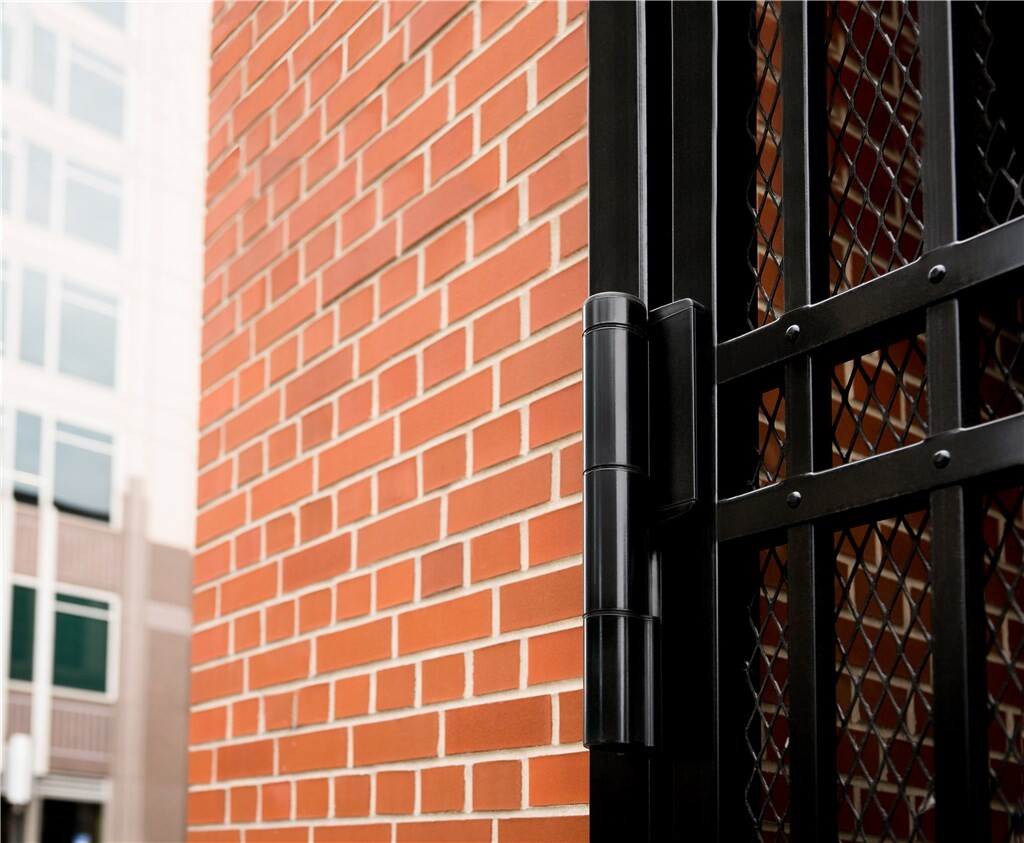 Second generation - Highly powerful hydraulic 180° gate closer and hinge in one